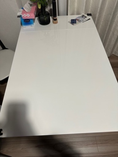 受付終了ダイニングテーブルと椅子二脚