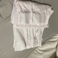 薄いピンク　カーテンの画像