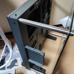 レアなPCケースThermaltake P5 TG Ti オープンフレームの画像