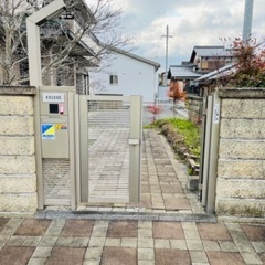 システムトイレ4個＆お湯を作る水飲み器の画像