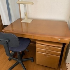 【受け渡し決定】家具 勉強机　ライト、椅子付き