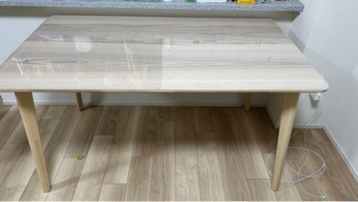 家具 机と椅子とハンガーラック