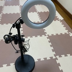 スマホ　自撮り　スタンド　ライト付き、