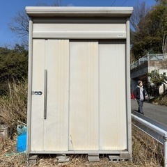 家具 収納家具 物置 引き取り先決まりました。少し先になりますけ...