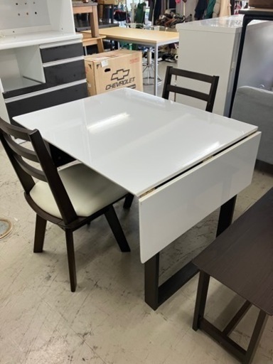 I2403-656 ニトリ バタフライテーブルセット 回転イス2脚 ベンチ付き(バラ売り不可) サイドラック有り キズ汚れ有り