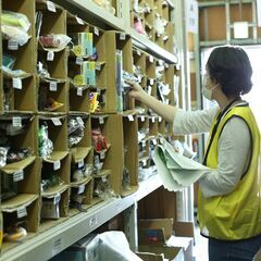 ～家族の急用に柔軟対応！週2日～、1日4時間から～レディース雑貨のピッキング・出荷等の軽作業(土日祝)の画像