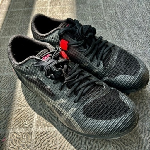 ブラックカラーでクール✨ランニングスパイク アシックス asics 短距離 中距離