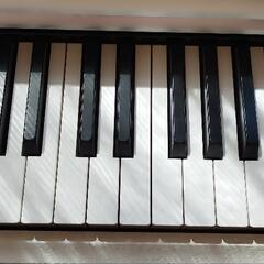 YAMAHA　電子ピアノ　白の画像