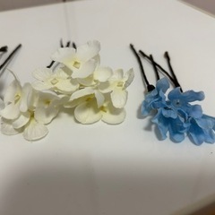 ヘッドドレス　造花　白　水色　お花の画像