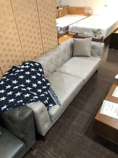 モダン　クラシック　レザーファブリックソファ
