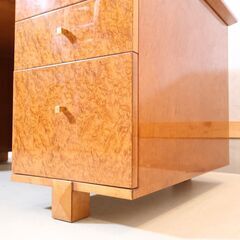 IDC OTSUKA(大塚家具)の人気シリーズSPLENDOR(スプレンダー)の両袖デスク。稀少なバーズアイ・メープルを使用し、高級感のある艶やかなコーティングと独特な木目が美しい端正なデザイン♪の画像