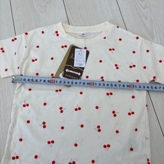 アイボリー　さくらんぼ柄　Tシャツ 100サイズの画像