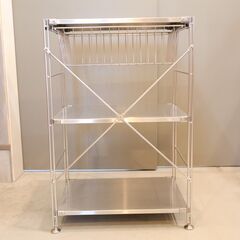 無印良品(MUJI)の人気のオーク材×ステンレス 4段ユニットシェルフです。スッキリとしたデザインはリビングの飾り棚や、1人暮らしの方の本棚などにも最適なラックです♪の画像