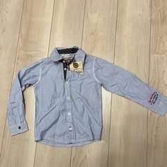 新品・タグ付き　ゲス　キッズ　Yシャツ　100サイズ　
