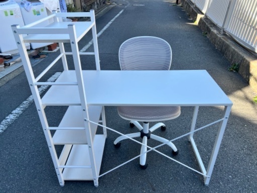 SALE‼️ ￥11000(税込み) 棚付きパソコンデスク、オフィスチェア　セット