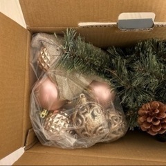 クリスマスツリー　オーナメント付きの画像