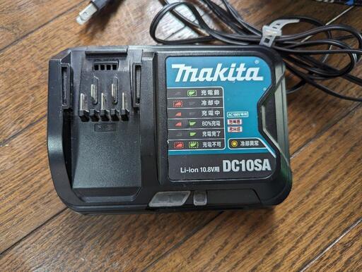 makita　充電器　10.8Ｖ用　DC10SA