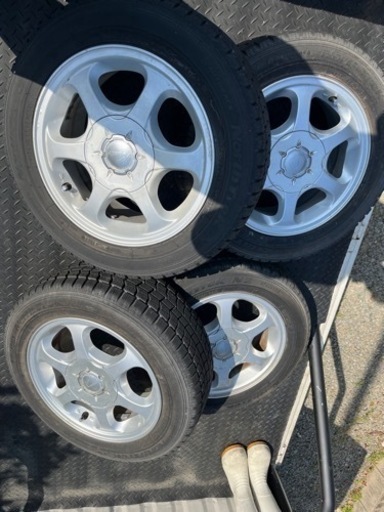 車のパーツ タイヤ、ホイール