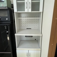 食器棚、キッチン収納　コンセント付きの画像