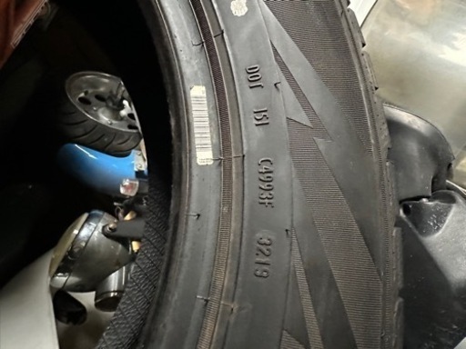 車のパーツ タイヤ、ホイール