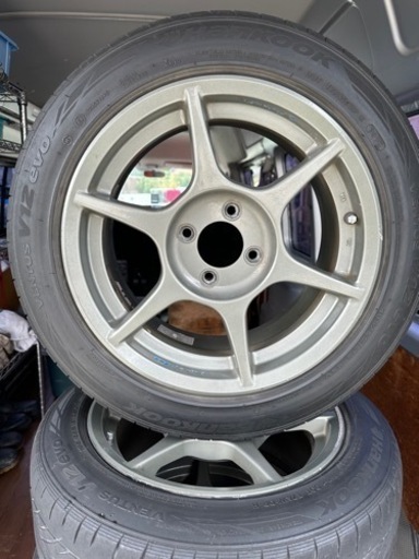 車のパーツ タイヤ、ホイール