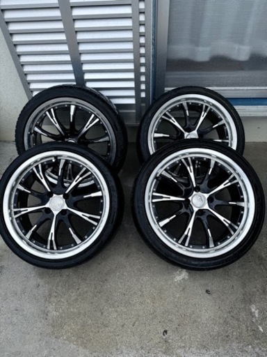 車のパーツ タイヤ、ホイール