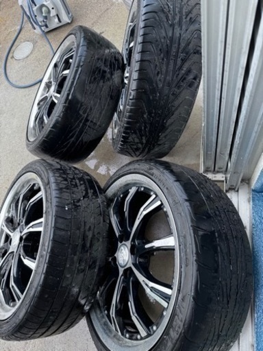車のパーツ タイヤ、ホイール