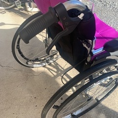 車椅子 美品 折りたたみOK 背もたれ可動 背面荷物入れ付きの画像