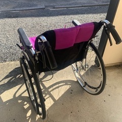 車椅子 美品 折りたたみOK 背もたれ可動 背面荷物入れ付きの画像