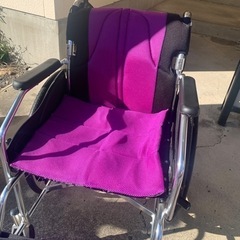 車椅子 美品 折りたたみOK 背もたれ可動 背面荷物入れ付きの画像