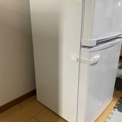  ELSONIC エルソニック 冷蔵庫 [直冷式]【2ドア/右開き/85L/ホワイト】  ECH-R85の画像