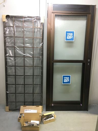 A1165　YKK AP　勝手口　取替通風ドア　プチリモ　B1TLD D-07618-WH1P1LU　801BAK H3DY　井桁格子　付属品あり