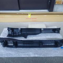 新型N-BOXカスタムターボ　標準サイドステップガーニッシュの画像