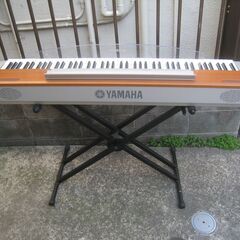 Yamaha P-120 Keyboard ヤマハ 電子ピアノ キーボード ペダル スタンド 楽譜ピアノ名曲50選付 中古美品 近く無料配送 の画像