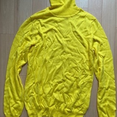 タートルネックセーター　鮮やかなイエロー