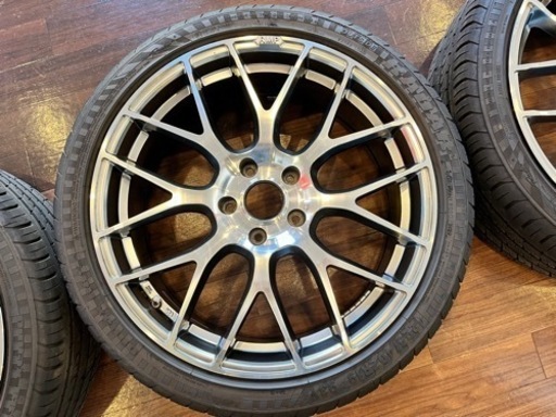 車のパーツ タイヤ、ホイール