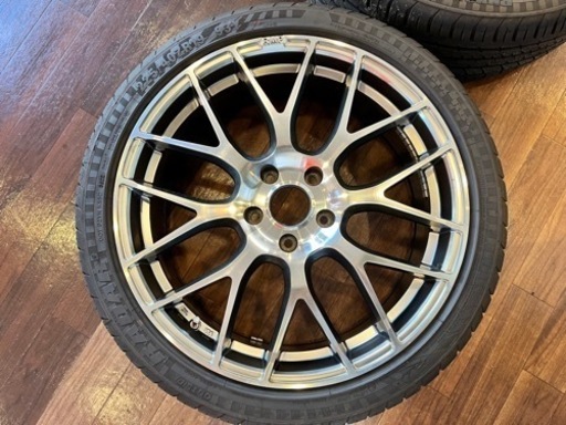 車のパーツ タイヤ、ホイール