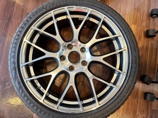 車のパーツ タイヤ、ホイール