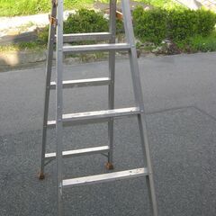★脚立  　  K-1500　　　高さ　　１３９ｃｍ　　中古の画像