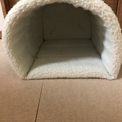 ペット用ベッド　ドーム型の画像