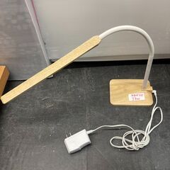 ☆中古￥300！ニトリ　LEDデスクライト　照明器具　【BC156】