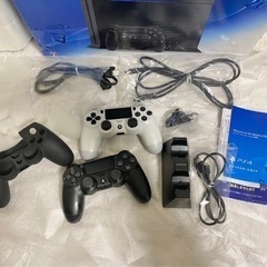 ps4 本体　1TB コントローラー　2台　充電スタンド　ラバーカバー付き　 ジェットブラック SONY PlayStationの画像