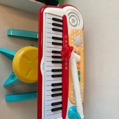 オモチャのピアノ