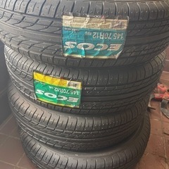 車のパーツ タイヤ、ホイール