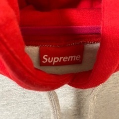 Supremeシュプリーム パーカー 未使用品の画像