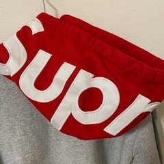 Supremeシュプリーム パーカー 未使用品の画像