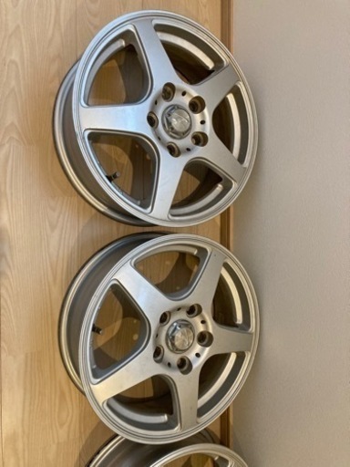 車のパーツ タイヤ、ホイール