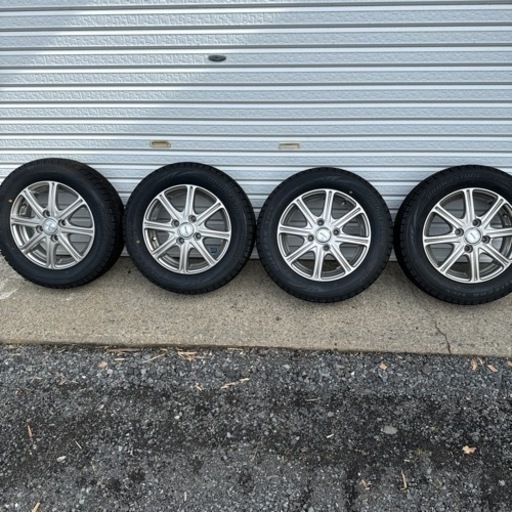 車のパーツ タイヤ、ホイール