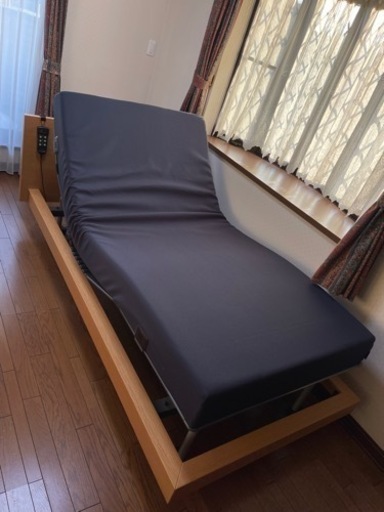 リクライニング電動ベッド 美品 PARAMOUNT BED パラマウントベッド 六角レンチ ( 6 mm ) で簡単組み立て解体可 説明書付き 新品未使用 定価30万円 ( 100 x 210 x 50 cm )