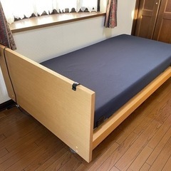 リクライニング電動ベッド 美品 PARAMOUNT BED パラマウントベッド 六角レンチ ( 6 mm ) で簡単組み立て解体可 説明書付き 新品未使用 定価30万円 ( 100 x 210 x 50 cm )の画像